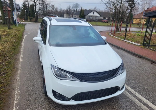 Chrysler Pacifica cena 121000 przebieg: 66450, rok produkcji 2019 z Stary Sącz małe 211